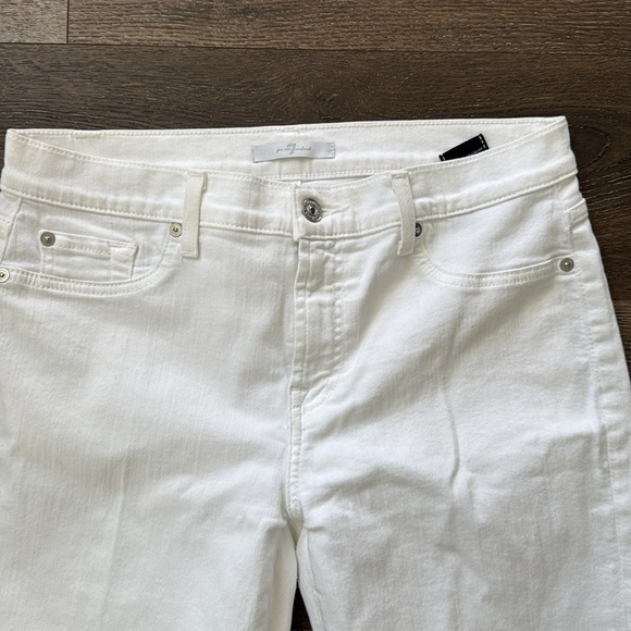7 For All Mankind Jeans.  White.  Women’s size 31. - Picture 2 of 8
